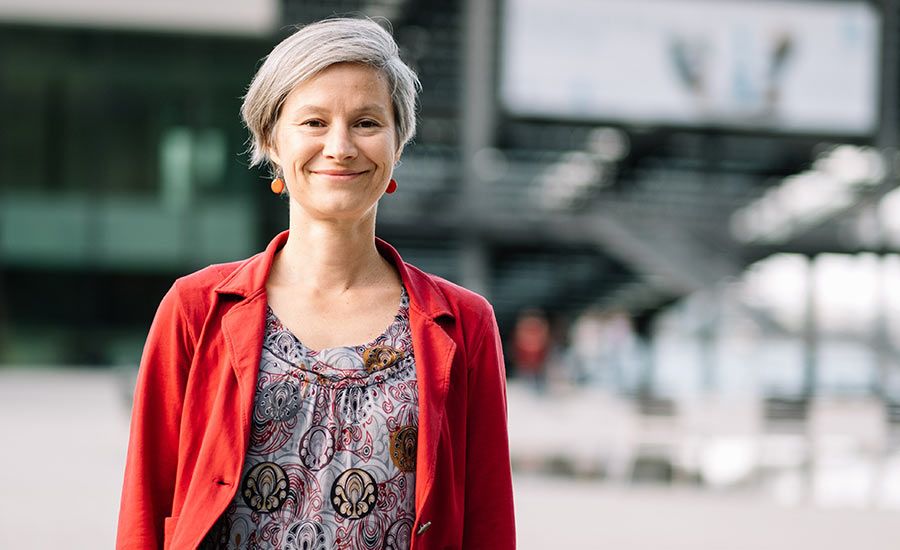 Soziokratie weckt Begeisterung und eine Sehnsucht und zeigt auf, wie eine tiefe, selbstorganisierte, demokratische Form des Arbeitens und auch Lebens möglich ist. Sagt Anja Ritter